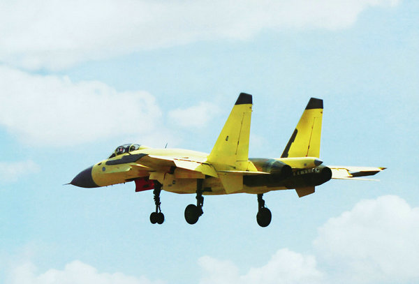 資料圖：國產(chǎn)殲-15艦載戰(zhàn)機(jī)。