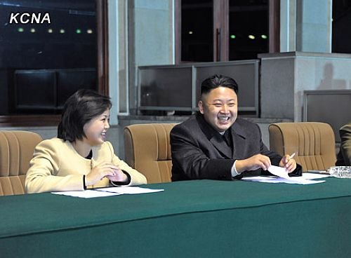 朝鮮最高領導人金正恩10月29日攜夫人李雪主兩次公開亮相。資料圖