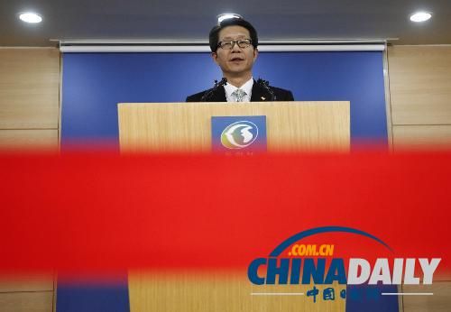 韓國統(tǒng)一部長官柳吉在26日發(fā)表政府聲明說，決定將滯留在開城園區(qū)的韓方人員全部撤回。