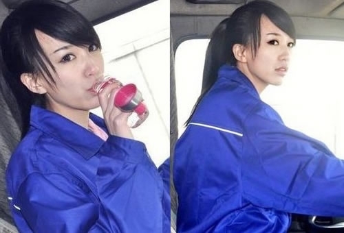 最美司機“藍領(lǐng)妹”：美女就是美女，簡單的藍色工作服照樣時尚性感，相貌清純，扎著干練的馬尾，這就是最美司機“藍領(lǐng)妹”。 