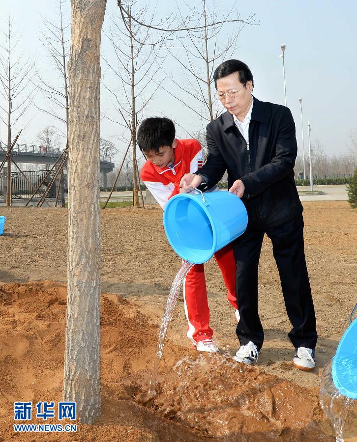 （XHDW）（6）黨和國家領(lǐng)導(dǎo)人參加首都義務(wù)植樹活動