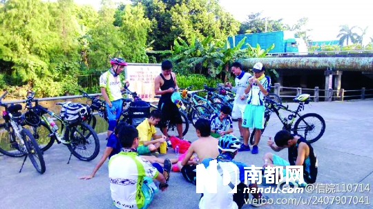 凌晨4時(shí)20分，他們從五邑大學(xué)出發(fā)。