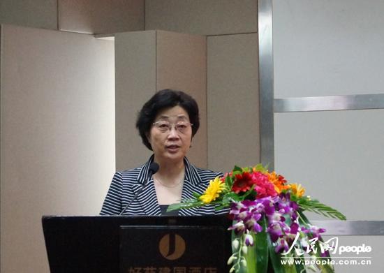 全國(guó)婦聯(lián)黨組成員、書記處書記崔郁在研討會(huì)中發(fā)言
