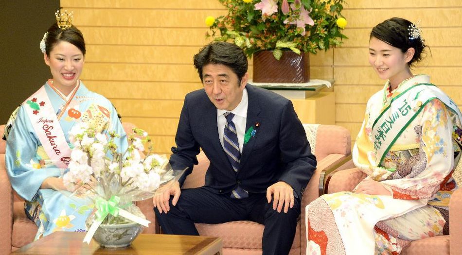 安倍接見日本櫻花女王、綠色女神